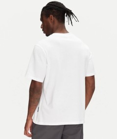 Camiseta Jack & Jones color blanco, corte relajado y tacto suave.
