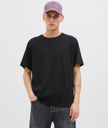 Camiseta negra Jack & Jones para hombre con diseño backprint y corte regular.