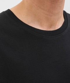 Camiseta básica negra Jack & Jones, perfecta para uso diario.