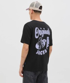Camiseta negra Jack & Jones regular fit, cómoda y combinable.