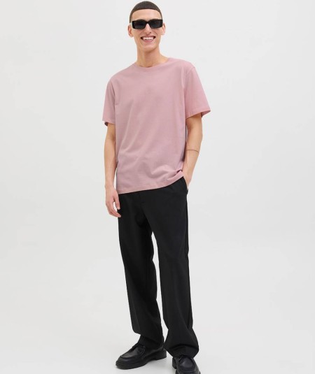 Camiseta básica rosa Jack & Jones con cuello redondo y corte regular fit.