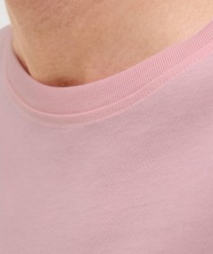 Camiseta Jack & Jones color rosa, suave al tacto y perfecta para clima cálido.