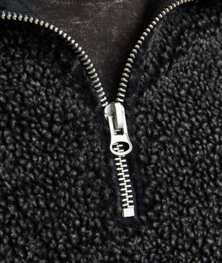 Sudadera Jack & Jones negra oversized, cómoda y ligera para invierno