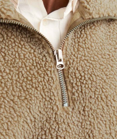 Sudadera Jack & Jones camel oversized, moderna y perfecta para vestir en capas.