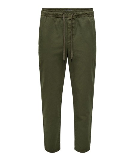 Pantalón kaki de tejido elástico y suave, ideal para uso diario.