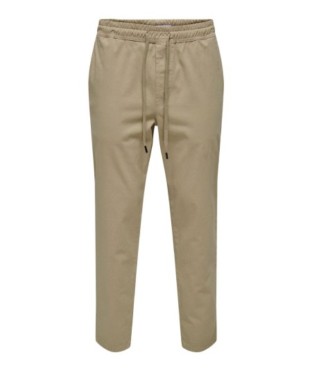 Pantalón tosta elástico y cómodo, ideal para looks casuales.