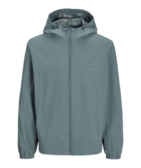 Softshell stormy Jack & Jones de alto rendimiento con bolsillos delanteros y cierre de cremallera.