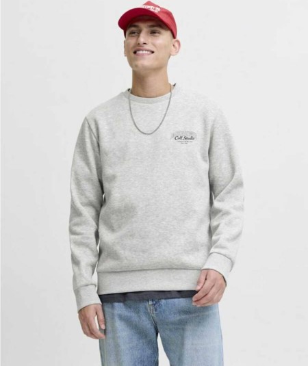 Sudadera gris Jack & Jones Studio con estampado frontal y corte casual.
