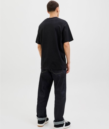 Prenda negra Jack & Jones en algodón orgánico y ajuste relaxed fit
