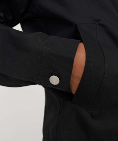 Chaqueta negra masculina Jack & Jones estilo urbano