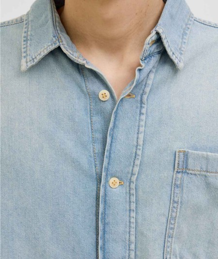 Camisa denim wide fit estilo casual urbano