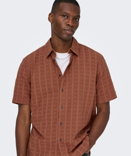 Camisa hombre regular fit rustic con cierre de botones