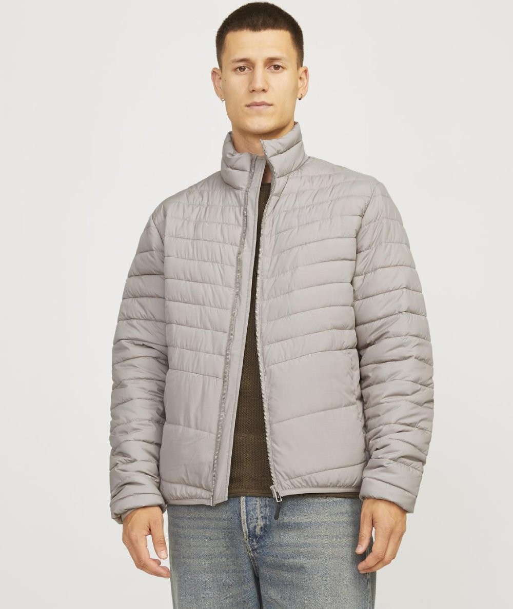 Chaqueta acolchada beige para hombre resistente al viento