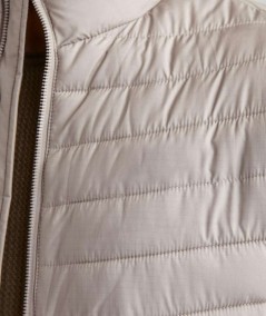 Chaqueta acolchada beige plegable en bolsillo