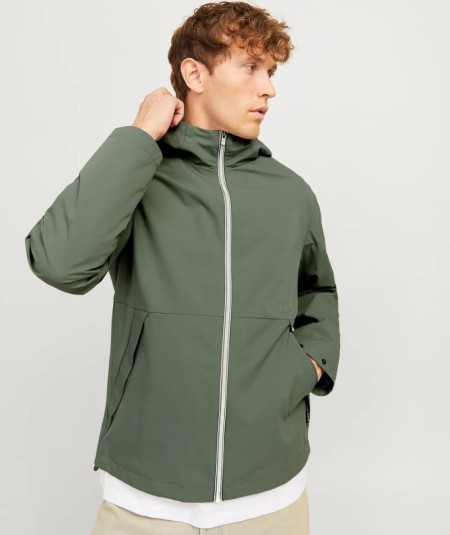 Chaqueta acolchada verde para hombre con capucha y cuello alto