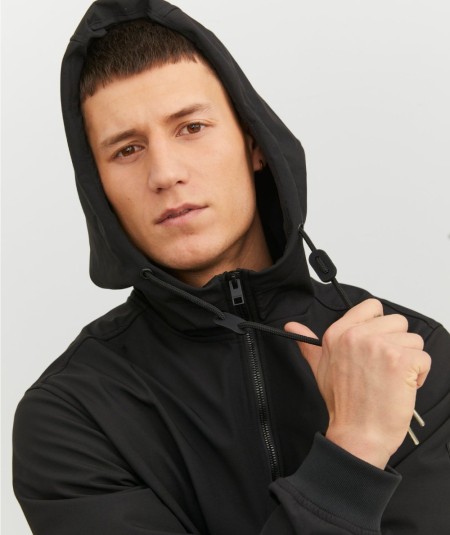 Chaqueta negra impermeable hombre uso diario