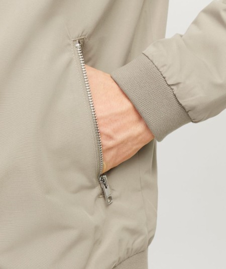 Chaqueta bomber camel para hombre estilo casual