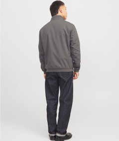 Chaqueta corta gris con puños acanalados