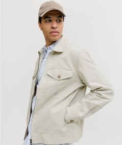 Prenda masculina color crudo estilo informal