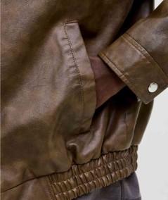 Cazadora bomber marrón ideal para looks informales