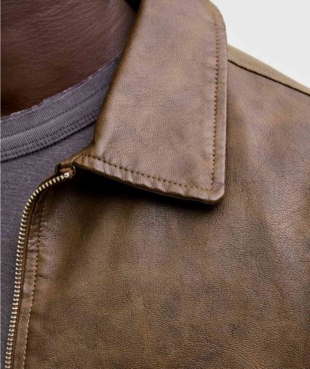 Chaqueta bomber color choco para hombre con cierre frontal