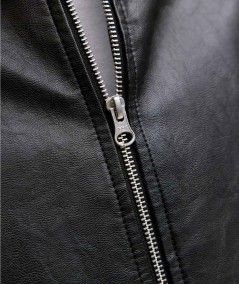 Bomber negra ideal para looks informales