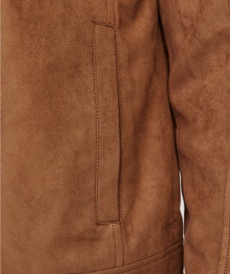 Biker masculina color cognac con bolsillos frontales