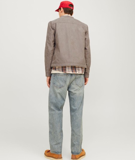 Chaqueta color falcon con cierre frontal de cremallera