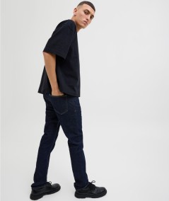 Jeans blue entallados con bragueta de botones