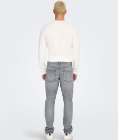 Jeans grises corte clásico con diseño atemporal