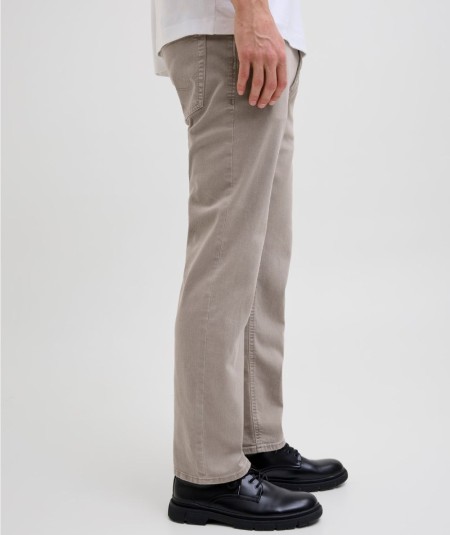 Jeans grises de corte regular para hombre con tejido elástico