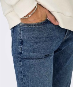 Vaqueros slim con efecto envejecido y look urbano