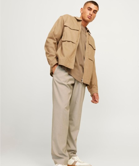 Pantalón beige cómodo con cintura ajustable
