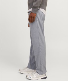 Pantalón gris de tejido fuerte y duradero