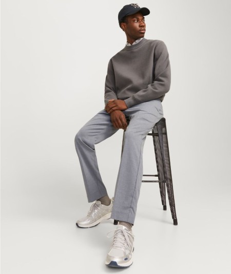 Pantalón gris con ajuste amplio y relajado