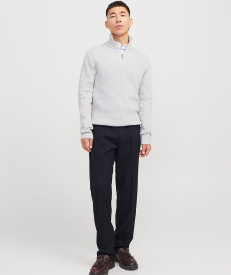 Pantalón azul marino de tejido resistente