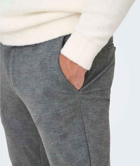 Pantalón hombre gris corte ajustado cómodo