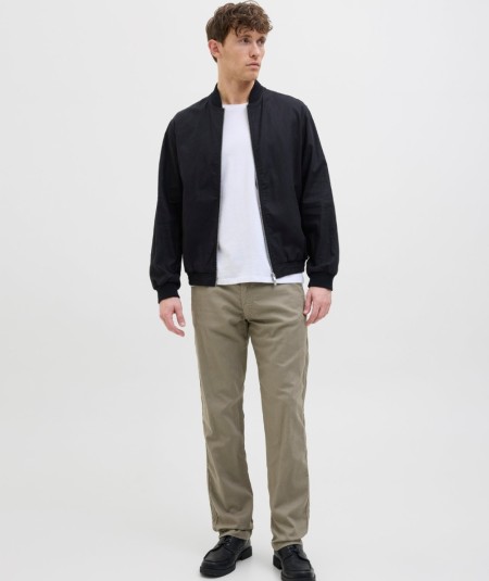 Pantalón deportivo kaki para hombre con ajuste relajado y cordón ajustable