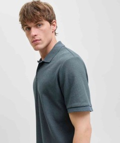 Polo stormy hombre diseño moderno y versátil