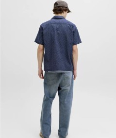 Camisa azul hombre diseño moderno casual