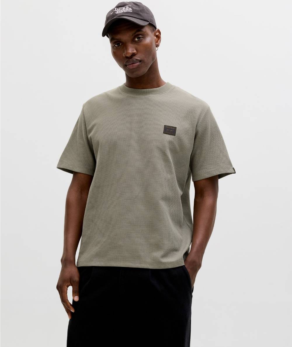 Camiseta kaki hombre Jack & Jones corte relaxed