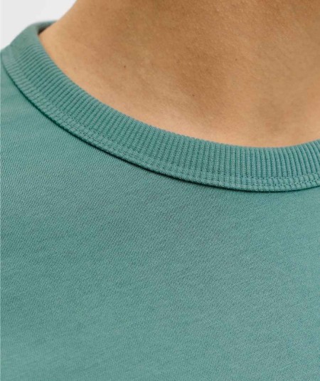 Camiseta negra algodón suave cómoda para hombre