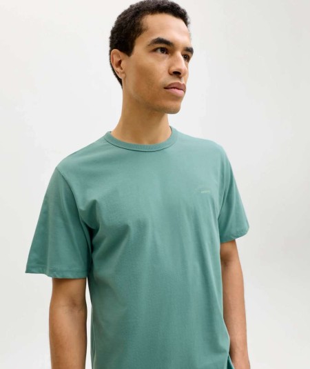 Camiseta negra algodón suave cómoda para hombre