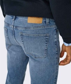 Jeans desgastados denim flexible moderno