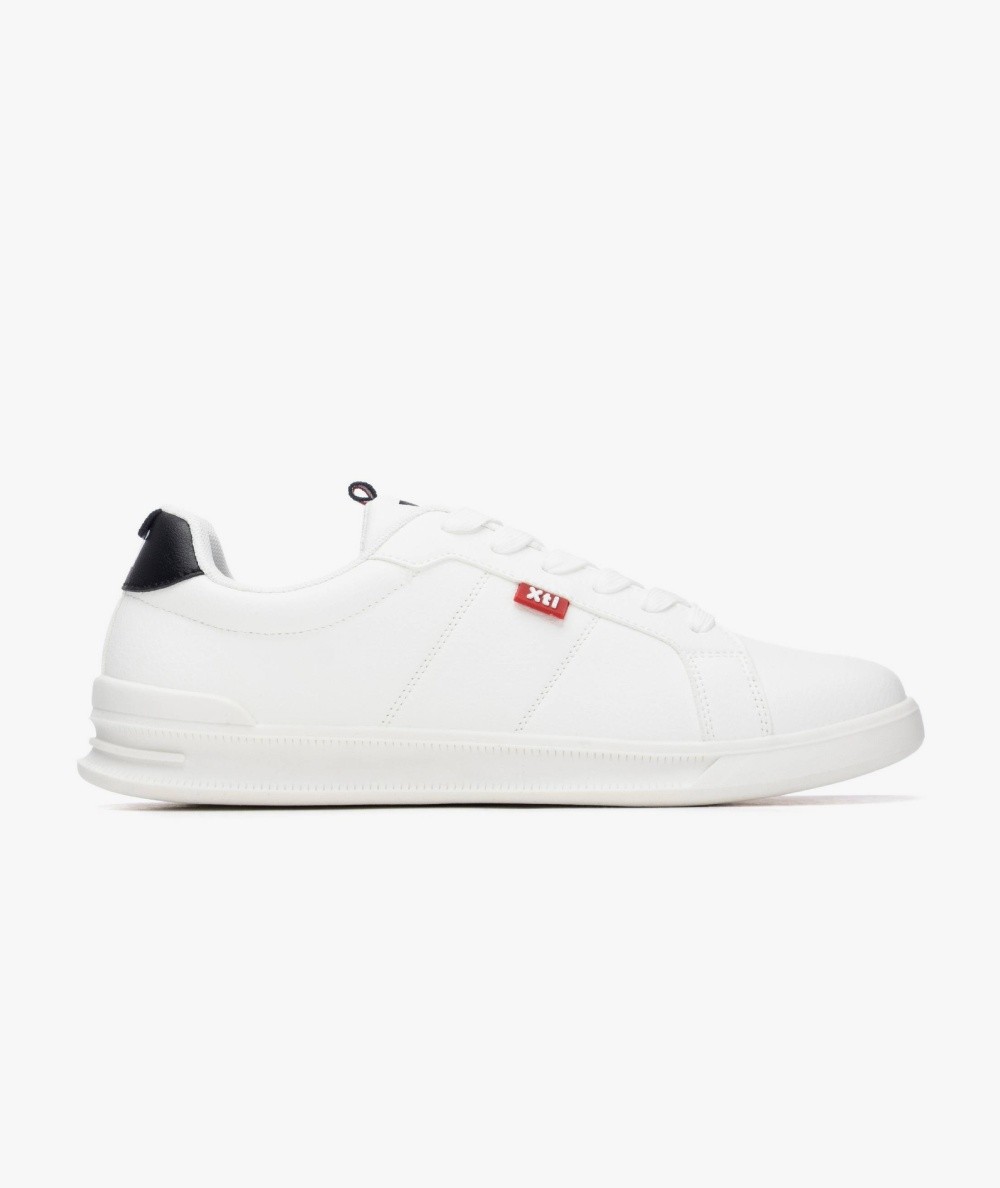 Zapatillas blancas hombre XTI cómodas en España