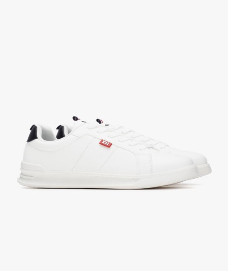 Zapatillas blancas hombre XTI cómodas en España