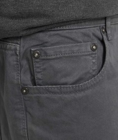 Pantalón gris hombre corte amplio estilo moderno España