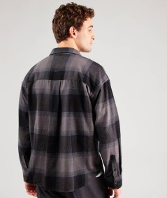 Camisa de cuadros con cuello inglés y bolsillo en el pecho