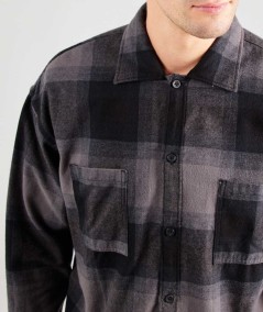 Camisa de cuadros con cuello inglés y bolsillo en el pecho