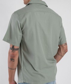 Camisa de manga corta para hombre Only and Sons 22033778 en algodón y modal con cuello resort color ratán ideal para looks casu